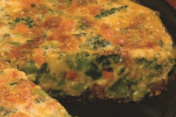 Frittata s brokolicí a čedarem