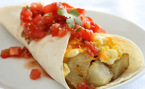 Snídaňové bramborovo-vaječné burrito