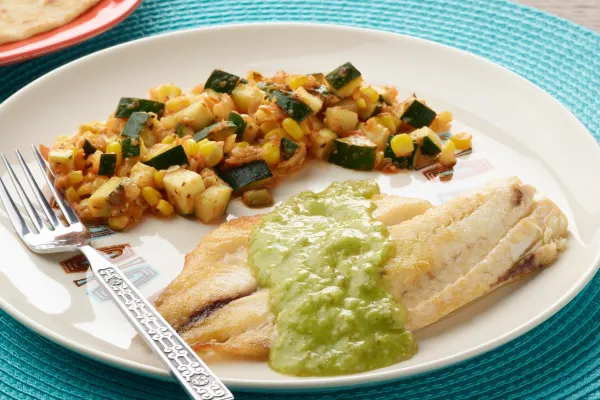 Tilapie na pánvi s tomatillo salsou
