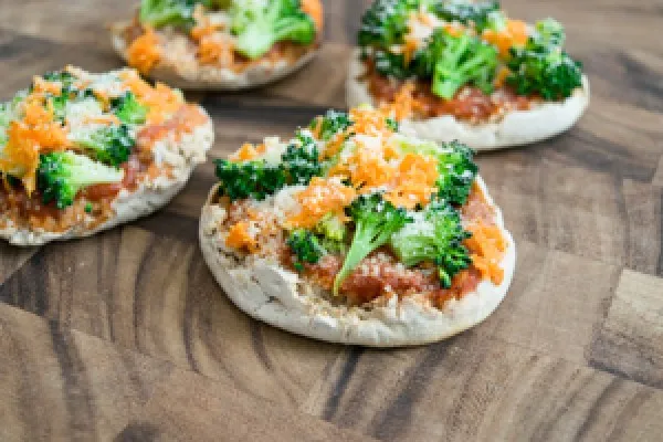Zeleninová pizza na anglickém muffinu